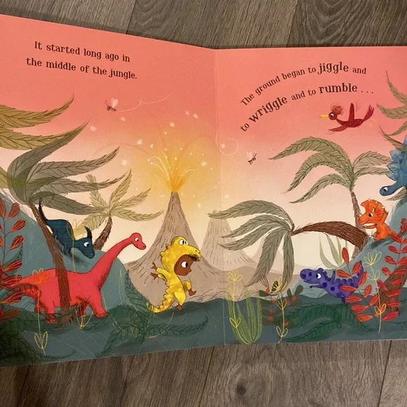 SOLD- "1,2,3 Do the Dinosaur” Usborne book - Picture 6 of 6